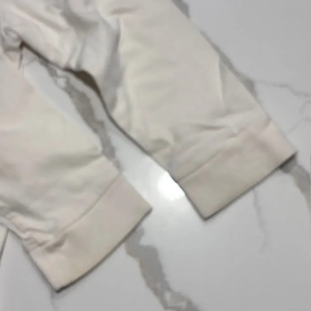 The Children’s Place Boys Black Fleece Pants Off White Long Sleeve T shirt 4